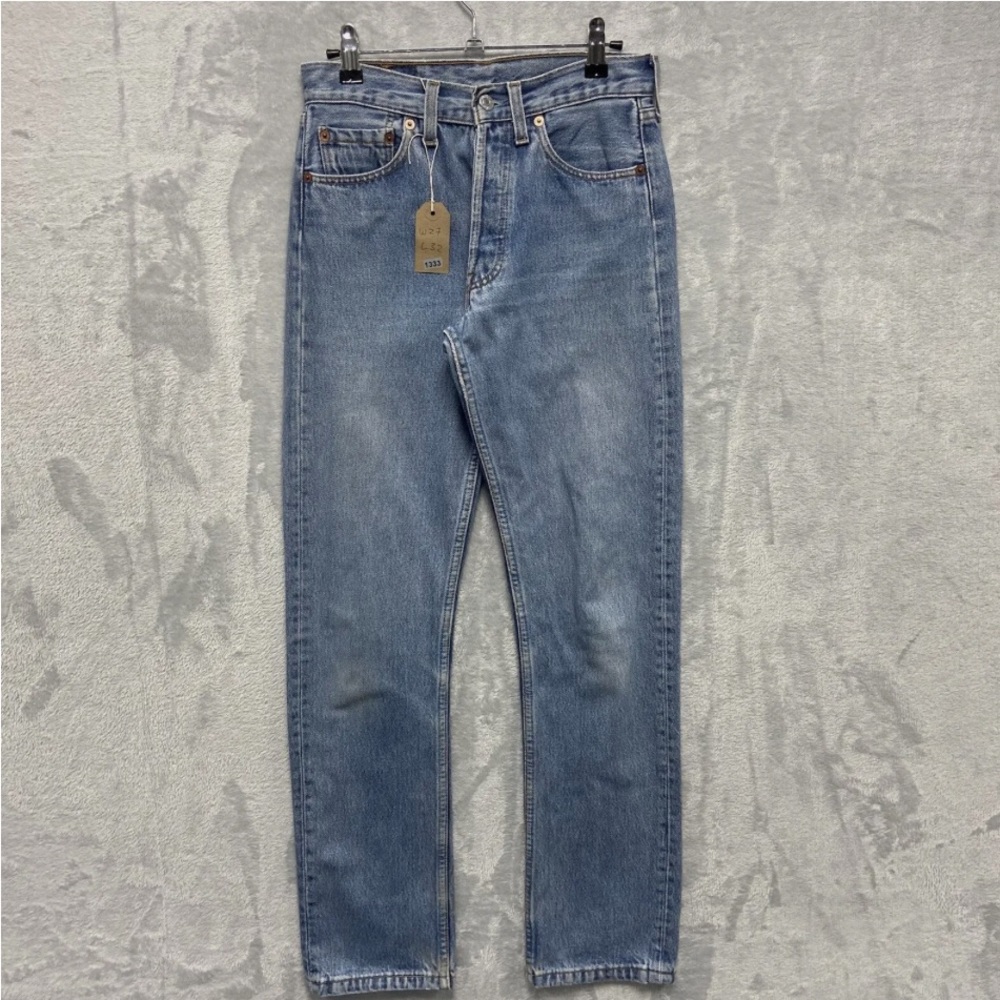 Vintage Levi’s 501 Jeans 26 X 32 Straight Leg Womens Light Blue Wash Den…